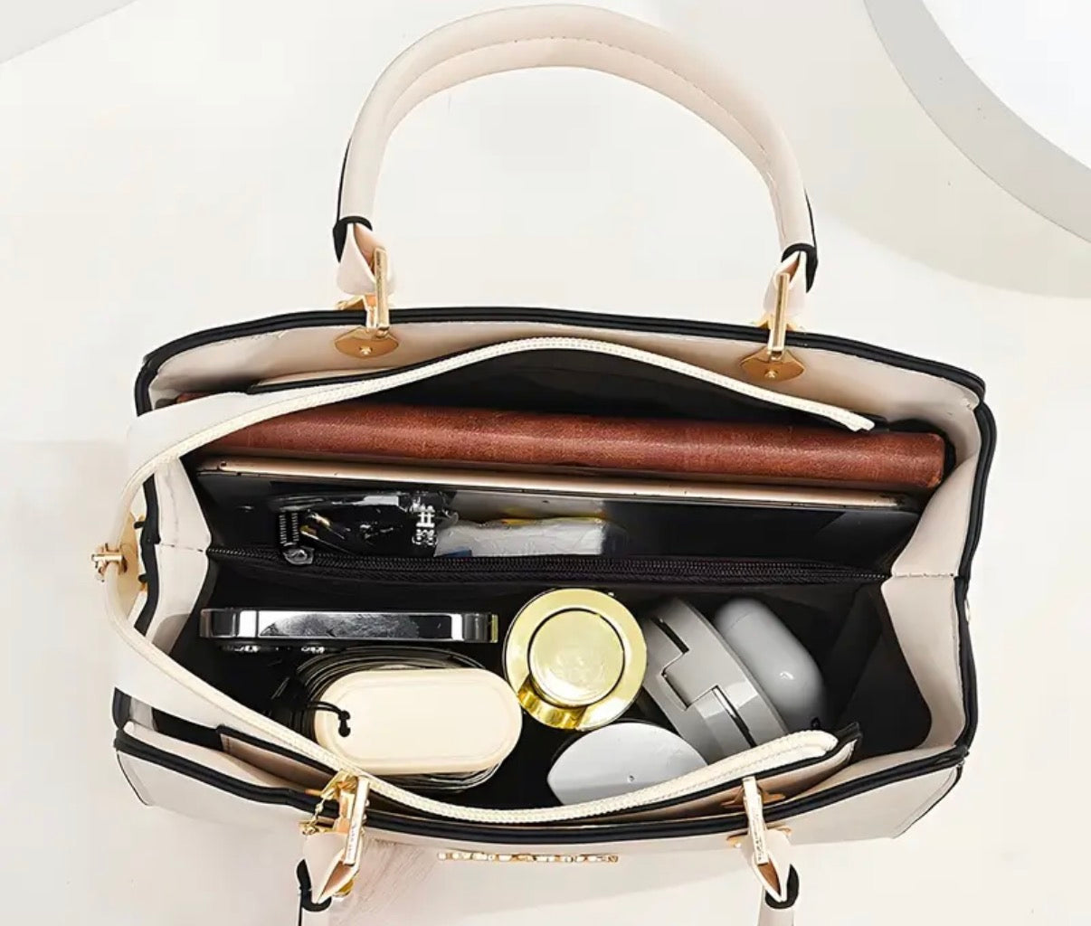 1pc Mickey & Minnie Mouse Women's Crossbody Bag with Detachable Strap, Golden-Tone Hardware & Heart Charm - Spacious Handbag with Zipper Closure, Polyester Lining - Officially Licensed (Black/White) for Everyday Use, Shopping, Travel - Ideal Gift for Fans