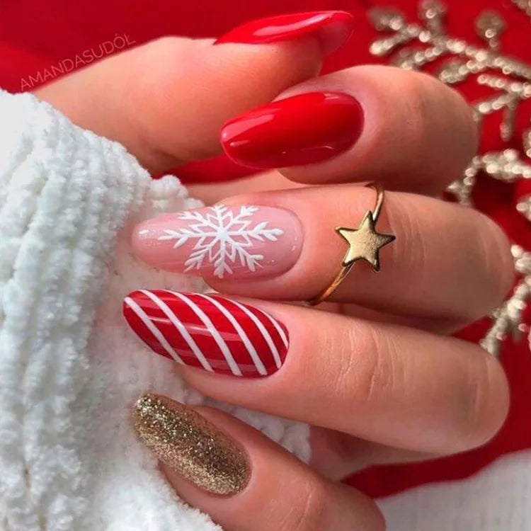 Holiday Glam Green Deer Nail Set