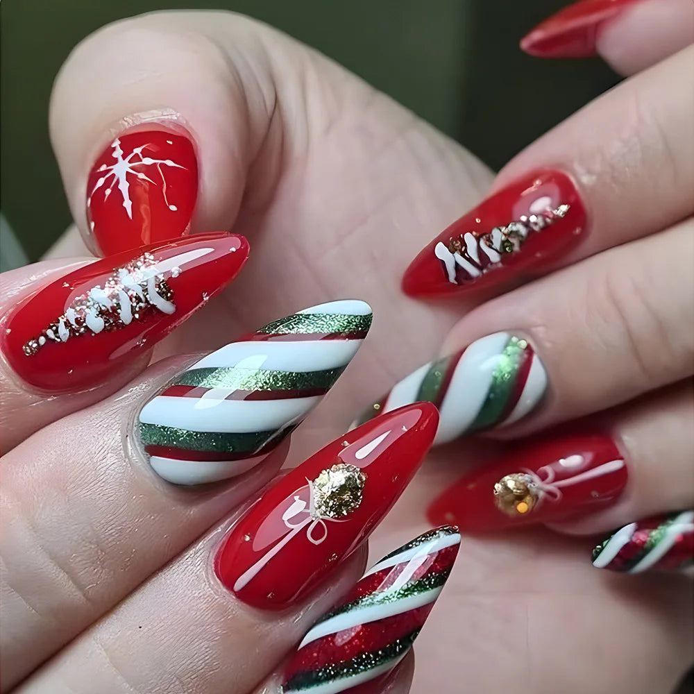 Holiday Glam Green Deer Nail Set